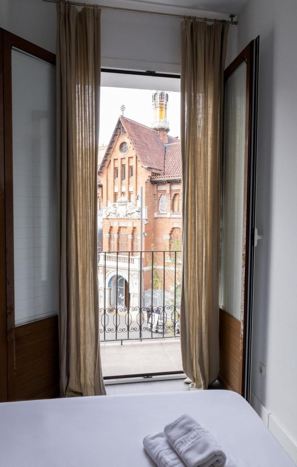 Mercado Central Suites Valencia Exteriör bild