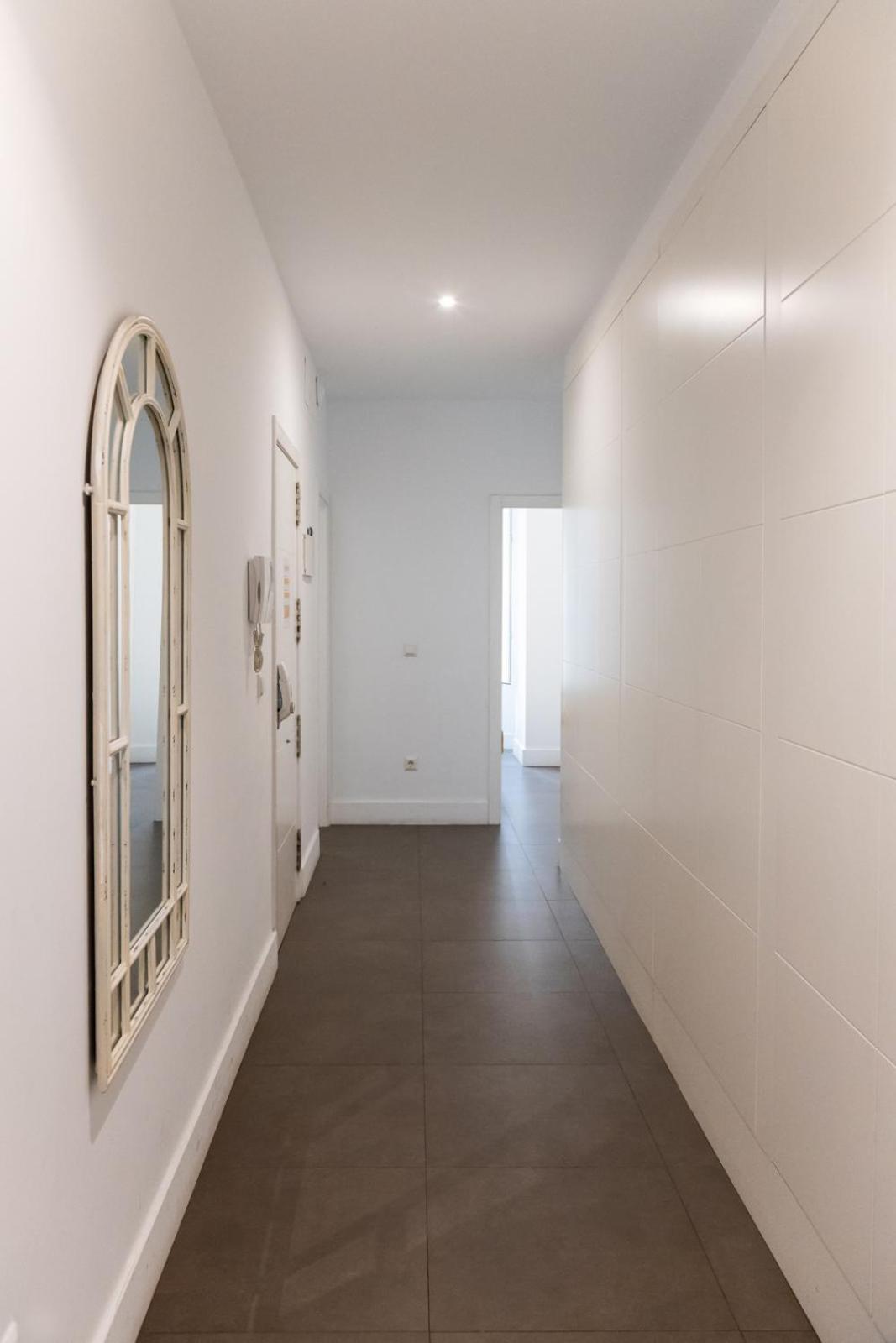 Mercado Central Suites Valencia Exteriör bild