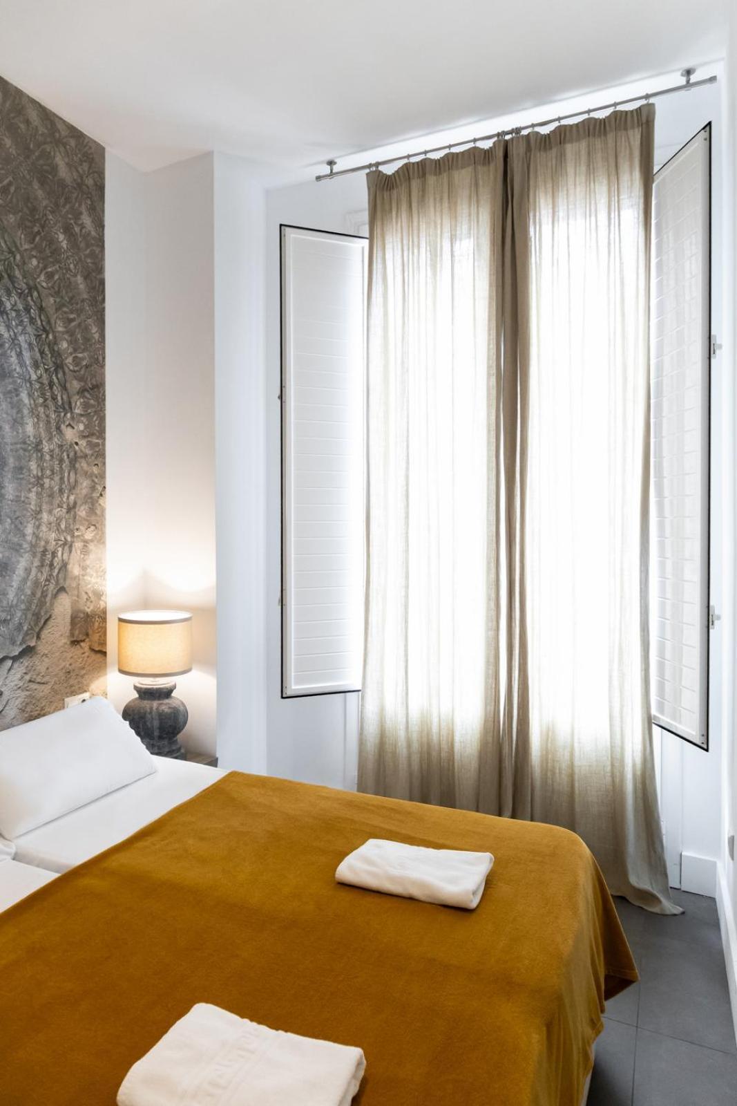 Mercado Central Suites Valencia Exteriör bild